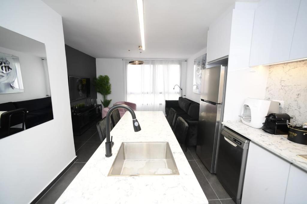 Z-32 Luxury Boutique Apartment เอลัต ภายนอก รูปภาพ