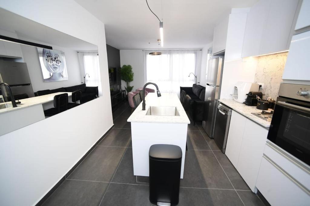 Z-32 Luxury Boutique Apartment เอลัต ภายนอก รูปภาพ